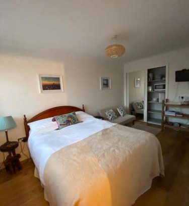 Whitstable Casa | Bright Suite