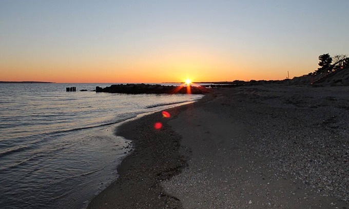 East Falmouth Casa | Bright Sunny Cape Cod Cottage in Falmouth, Ma