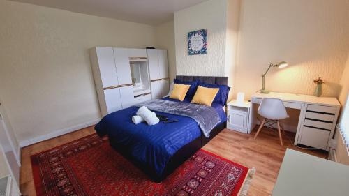 Harehills Casa | Bright sunny, double bed with garden, TV and Wi-Fi