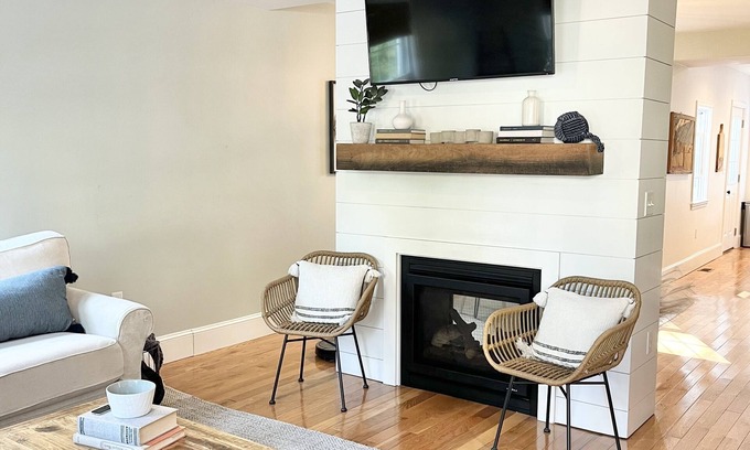Newburyport Condominio | Bright Townhouse Near Downtown Newburyport