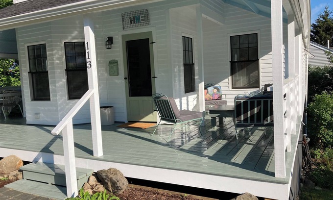 Peaks Island Casa | Bright, updated century old cottage two blocks from the ocean