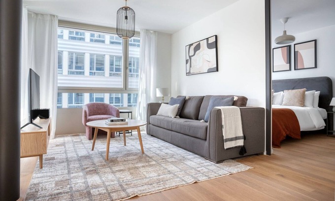 Alt-Wiedikon Apartamento | Bright Wiedikon 2br w/ Storage Room & W/D, nr Market, by Blueground