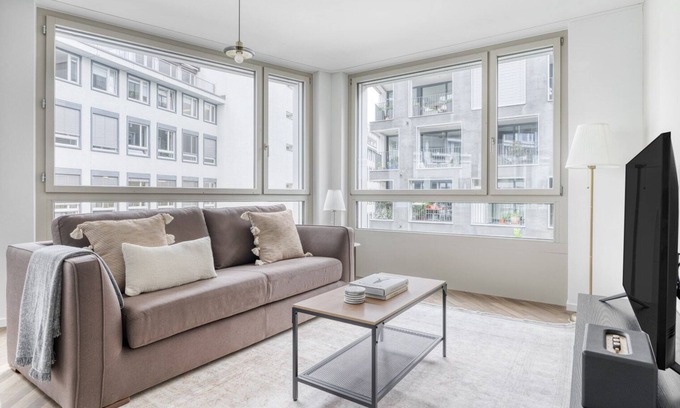 Alt-Wiedikon Apartamento | Bright Wiedikon 3.5 Room w/ Storage & W/D, near Market, by Blueground