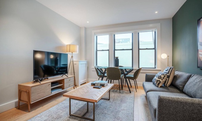 Brighton Apartamento | Brighton 2BR near St. Elizabeth's Hospital