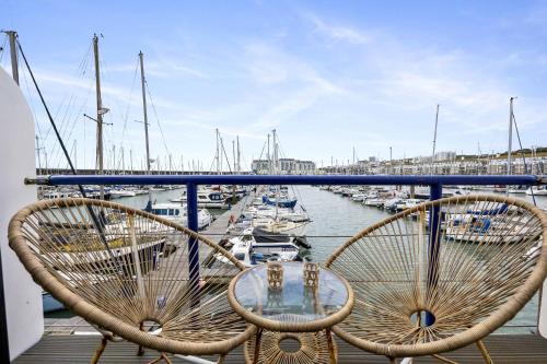 Seafront Casa | Brighton Water Cabin at the Marina, Free Parking By My Getaways