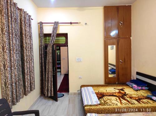 Mathura Hotel | Brij Lok Dhaam Family Stay
