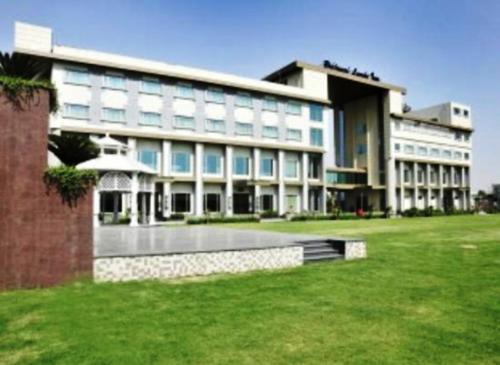 Mathura Hotel | Brijwasi Lands Inn