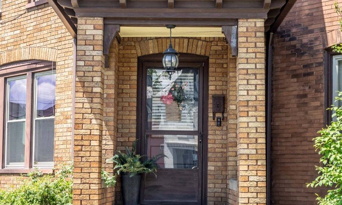 Williamsport Apartamento | “Brik House”Near UPMC, Penn College, Lyco College and Little League World Series