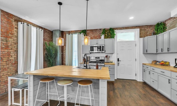 Northeast Kansas City Casa | BriKCtoria 1100 home