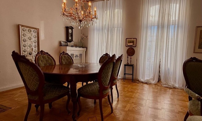 Wuppertal Apartamento | Briller Palais with huge garden and whirlpool