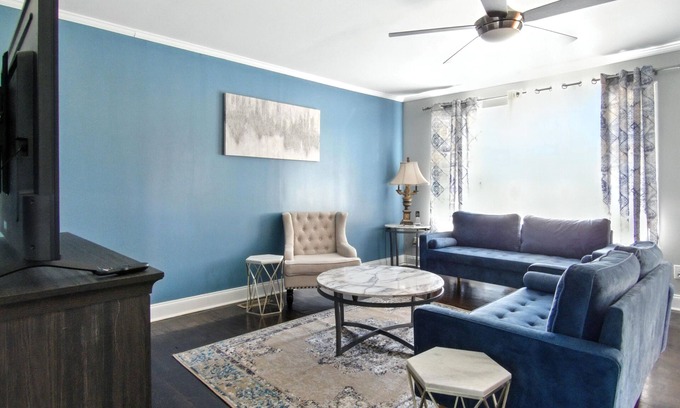 Fayetteville Casa | Brilliant 4-bedroom house in Fayetteville with AC, WiFi, and no cleaning fees.