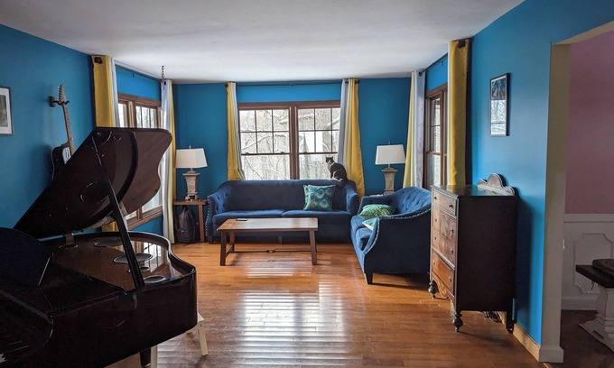 Helenwood Casa | Brimstone Beauty! House on seven acres in beautiful Helenwood