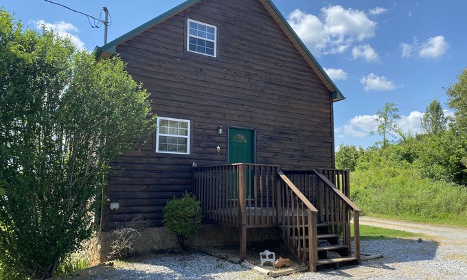 Sevierville Cabina | Bring the boat! 2 bedroom cabin on Flat Creek on Douglas Lake with lake access
