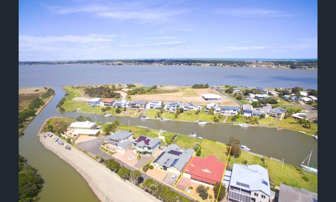 Goolwa North Casa | Bring the Boat, Kayak or Fishing Rod - Spa Bath - Free Wi Fi, Netflix and Prime
