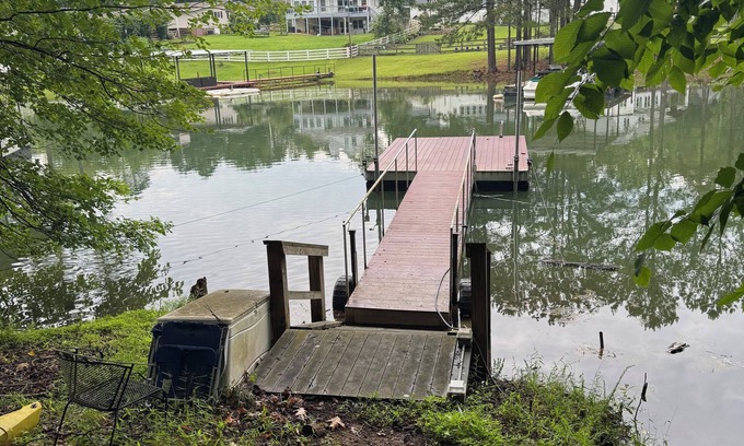 Cumming Casa | Bring the family and enjoy this Lake Front home. with AC, WiFi - Pet friendly