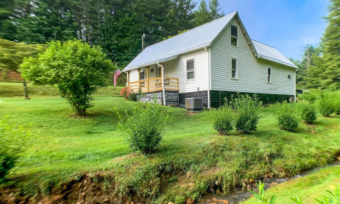 Jefferson Cabaña | August Adventures Awaits in the Carolina Mountains @ Mountain Jewel