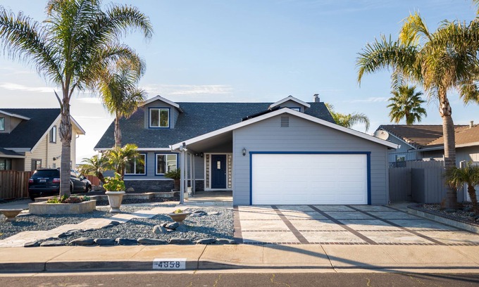 Discovery Bay Casa | Bring the whole family! 7 Bdrm, nice deck, big dock, close to fast water💦