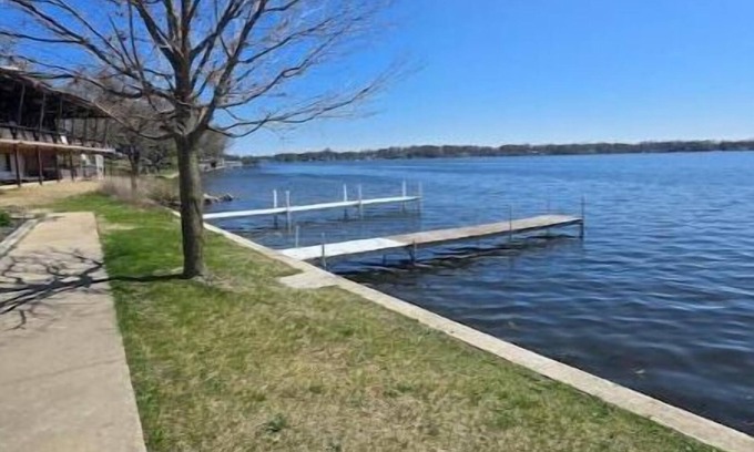 North Webster Casa | Bring the whole Family Webster Lake Retreat Swim