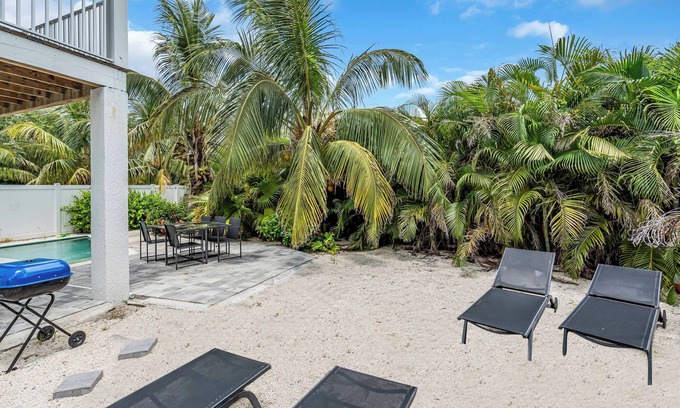 Whitney Beach Casa | Bring the whole family to this great place with lots of room for fun.