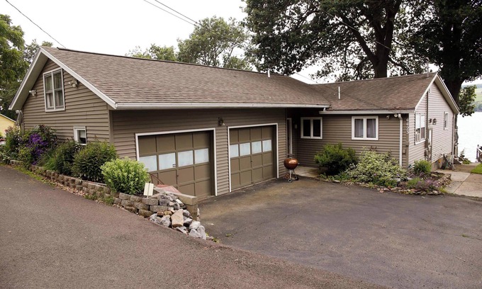 Dundee Cabina | Bring the whole family to this great place with lots of room for fun.