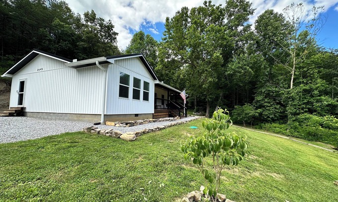 Tazewell Casa | Bring the whole family! Pets welcome! 20 minutes to LMU.