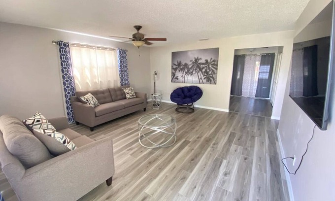 Vero Beach Casa | Bring your Boat & family Sleep 7 peoples maximum.