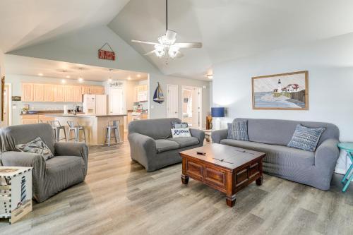Grove Casa | Bring Your Boat! Lakefront Home with Dock in Grove