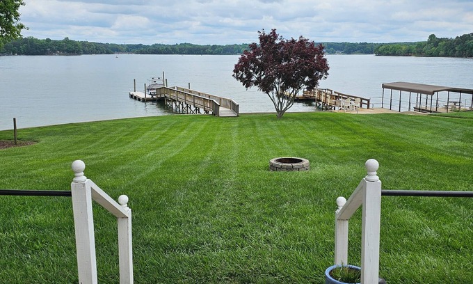 Lake Norman of Catawba Casa | Bring your boat! Anchors Away- LKN lakefront w great views. Private Dock/Kayaks