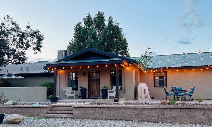 Prescott Casa | Bring your horse and cool off in Prescott! Home & stables back up to trails!