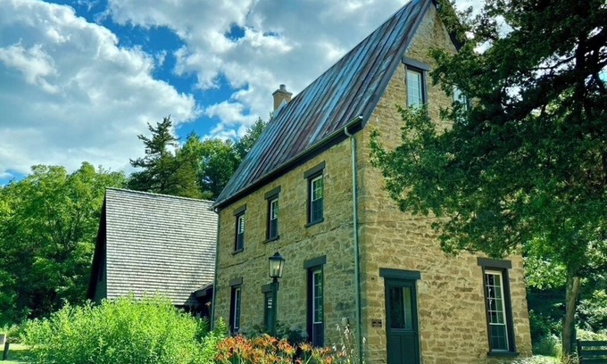 Arena Casa | Brisbane House: Restored Historic Stone House in the Country