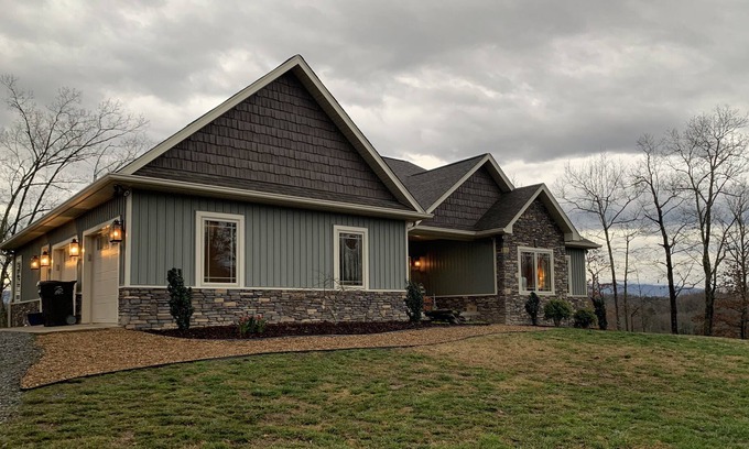 Bristol Casa | Hermoso artesano moderno cerca de Bristol Motor Speedway y Holston River Fishing