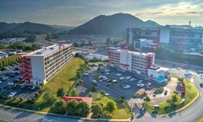Bristol Casa | Bristol Speedway Condo- Centrally located Hard Rock Casino, Downtown, Speedway