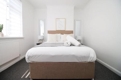 Newport Casa | Bristol Street (2BR FREE parking)| Cohost Partners