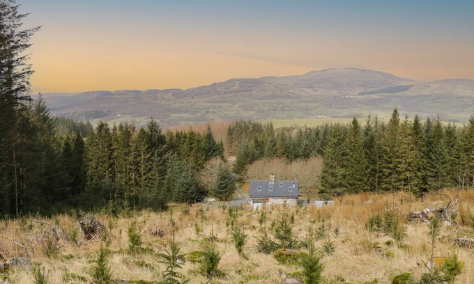 Dolgellau Cabaña | BRITHGWM CANOL, pet friendly, character holiday cottage in Dolgellau