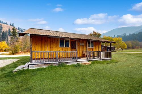Sula Casa | Broad Axe - Cabin #2 - Black Bear