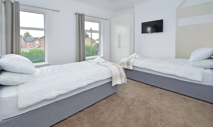 Crewe Casa | Broad House - By Sigma Stays