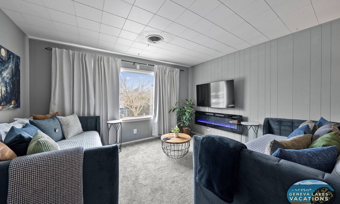 Lake Geneva Apartamento | Broad Street Suite 3|Parking for 3 Vehicles |Walkable |Boho Inspired |Full Kitchen |Huge Living Room