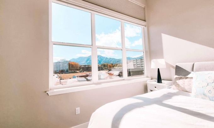 Skyway Casa | Broadmoor Mtn Retreat Pet Friendly Townhouse