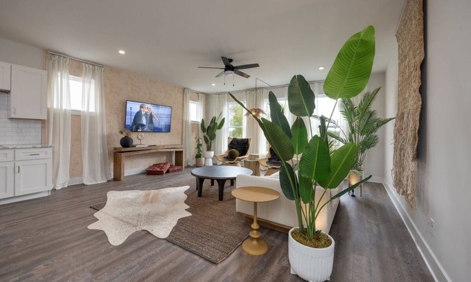 Whitebridge Casa | Broadway Boho - Rooftop Deck - Mins to Downtown - Sleeps 8