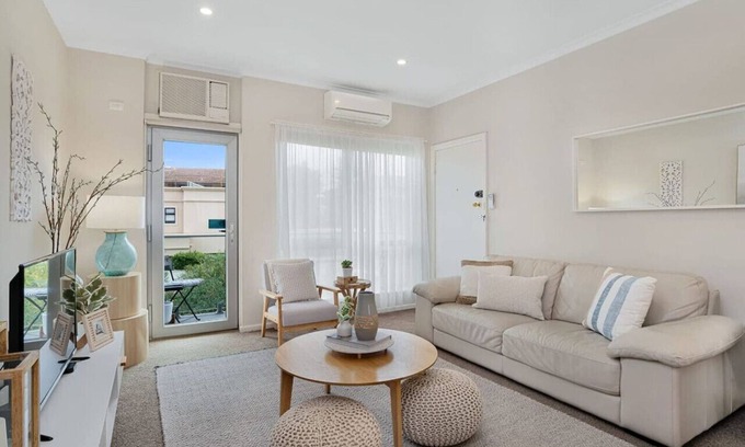 Glenelg South Apartamento | Broadway Getaway - 150 Metres to Beach