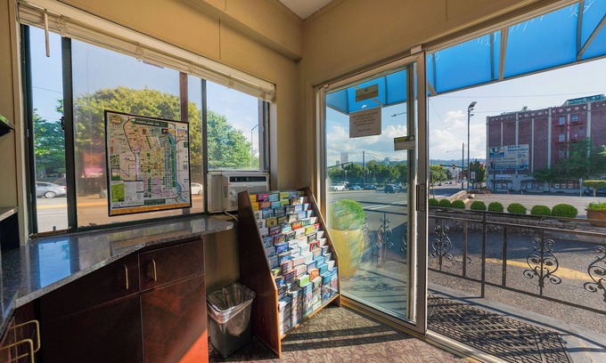 Lloyd District Hotel | Broadway Inn