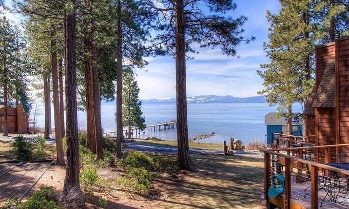 Brockway Condominio | Brockway Beachside Bungalo 3 Bedroom Home by RedAwning