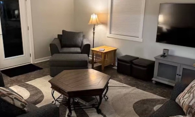 Eau Claire Casa | Broken Willow Bungalow