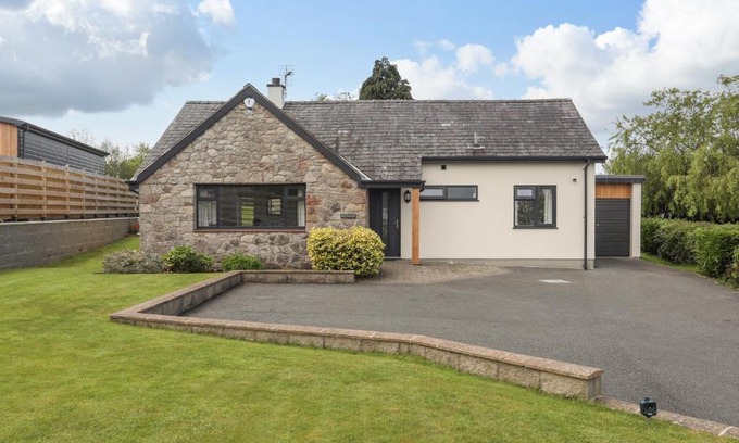 Y Felinheli Casa | Bronallt