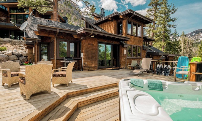 Olympic Valley Cabina | Impresionantes vistas a la montaña | Cabina privada ❤ por AvantStay