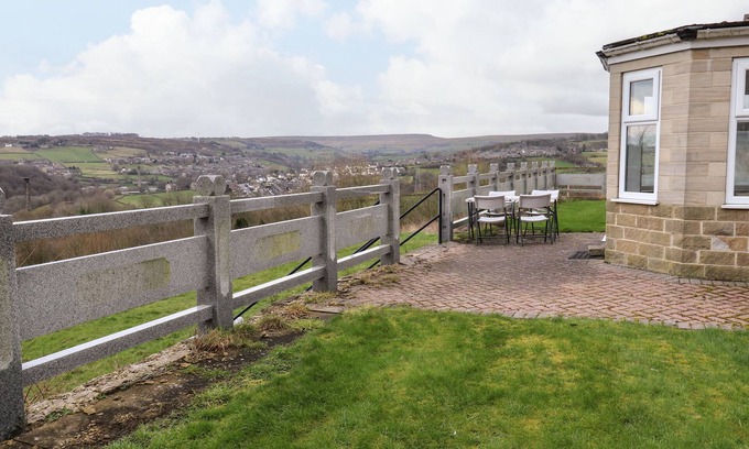 Oakworth Cabaña | BRONTE VIEW HIDEAWAY, character holiday cottage in Oakworth