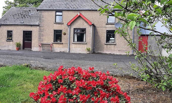 Lisnagunogue Casa | Brook Haven:Traditional Irish Farmhouse