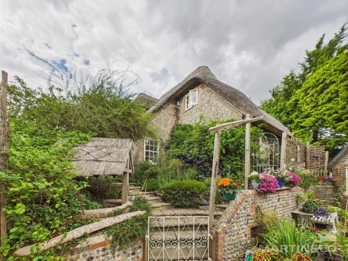 Ford Casa | Brookpit Cottage Coastal Retreat