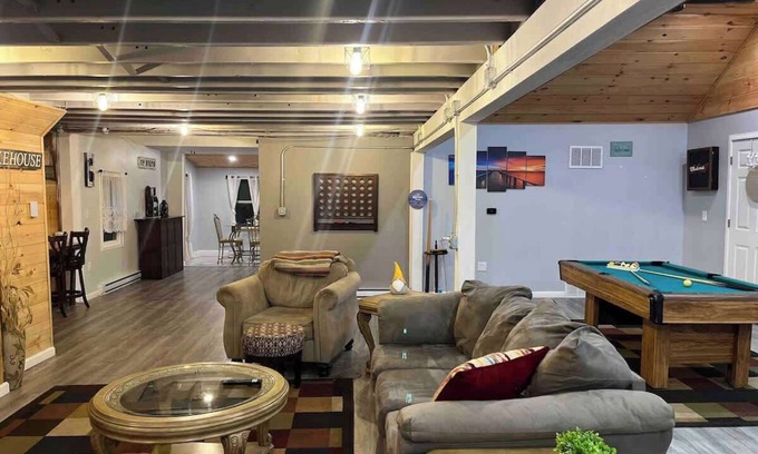 Hadley Casa | Brooks bay Summary: R