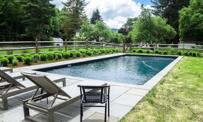 Youngsville Casa | Brookside Manor - Elegance near Livingston Manor